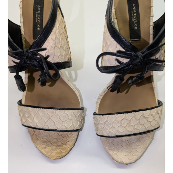 Ann Taylor Shoes Winter White Gwen Lace Up Exotic Heel Sz 8 Black Bow Tassel Bow - Picture 3 of 9